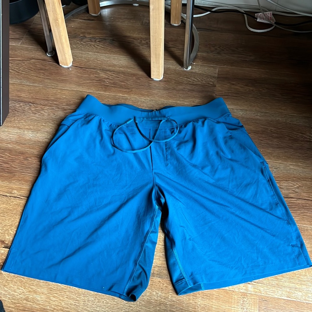 Lululemon Mens teal blue shorts